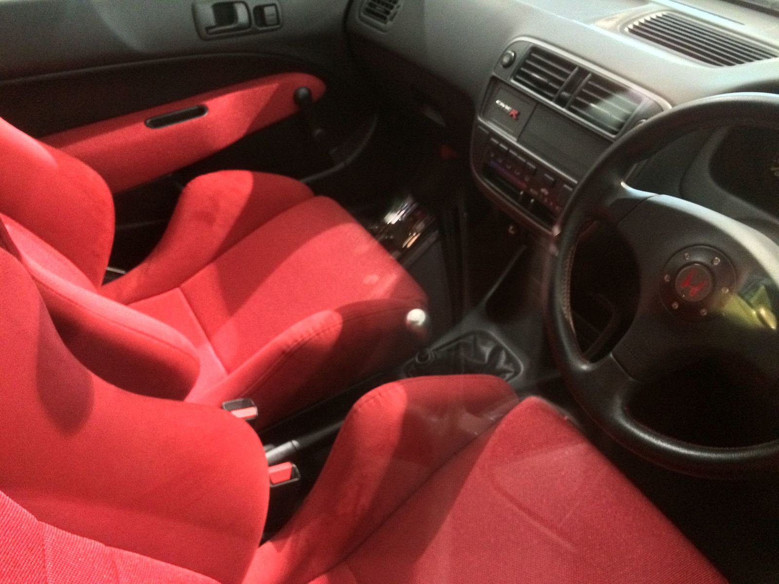 Honda Civic Type R red interior seats and cockpit for maintenance guide
